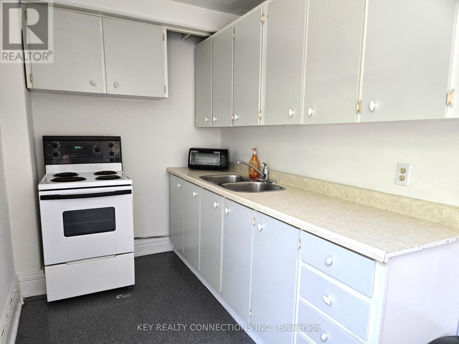 208 King Street E, Kingston (Central City East), Ontario  K7L 3A4 - Photo 34 - X12316570