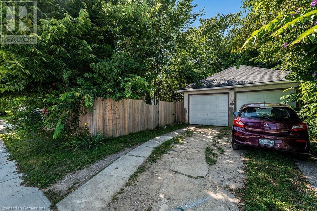 Property at 146 WESTMINSTER Drive S image 4