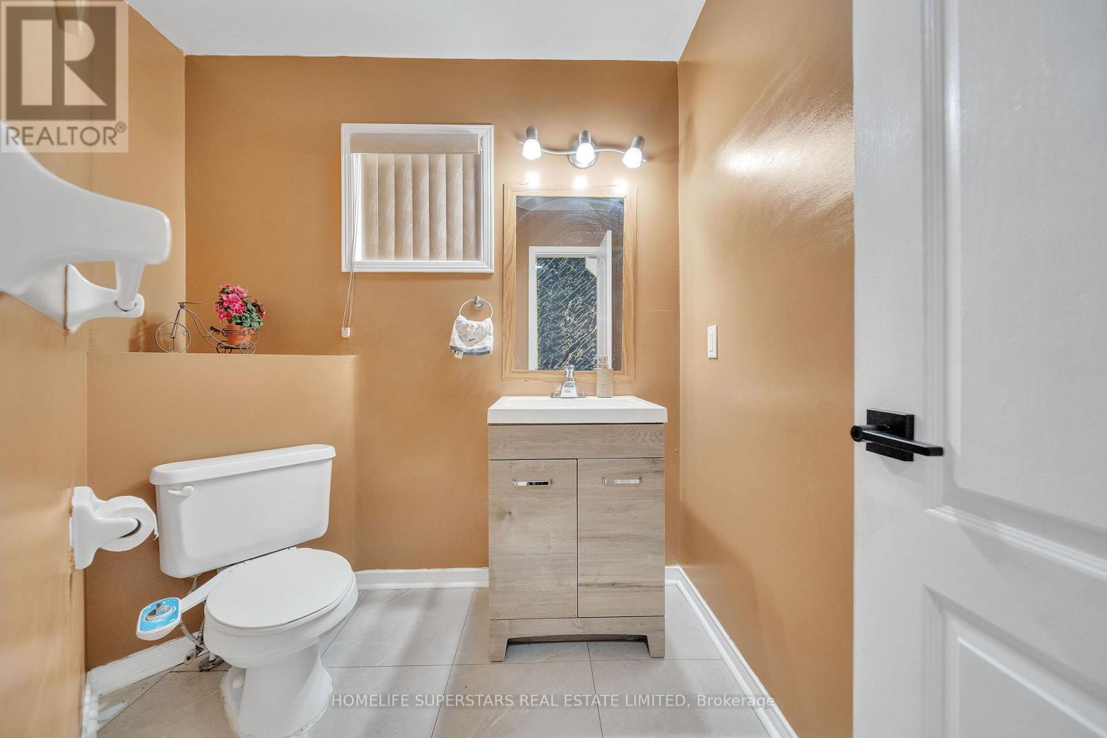 82 Jewel Crescent, Brampton, Ontario  L6R 2P4 - Photo 10 - W12316600