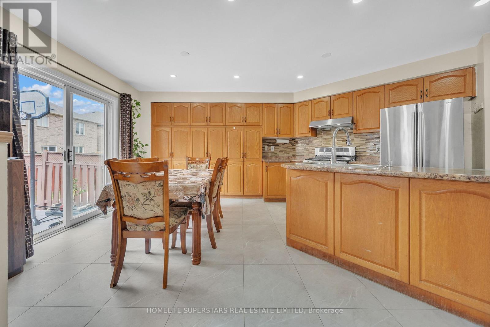82 Jewel Crescent, Brampton, Ontario  L6R 2P4 - Photo 17 - W12316600