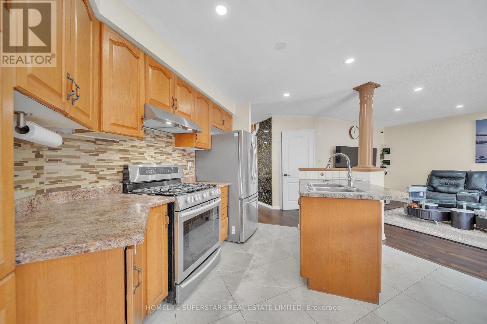 82 Jewel Crescent, Brampton, Ontario  L6R 2P4 - Photo 19 - W12316600