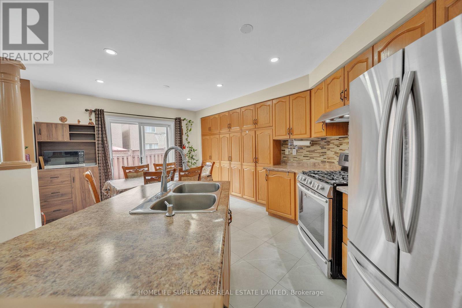 82 Jewel Crescent, Brampton, Ontario  L6R 2P4 - Photo 21 - W12316600