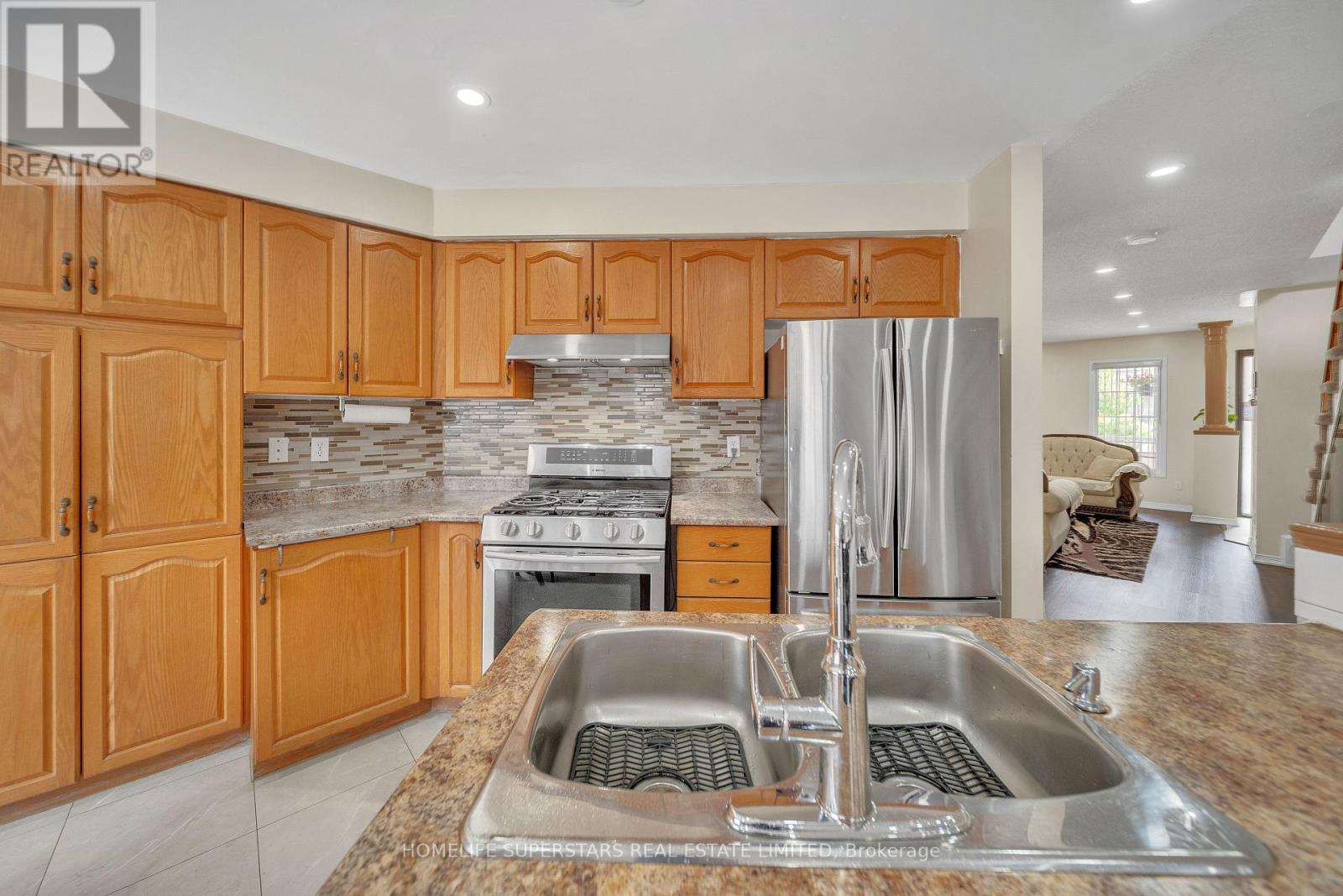 82 Jewel Crescent, Brampton, Ontario  L6R 2P4 - Photo 22 - W12316600