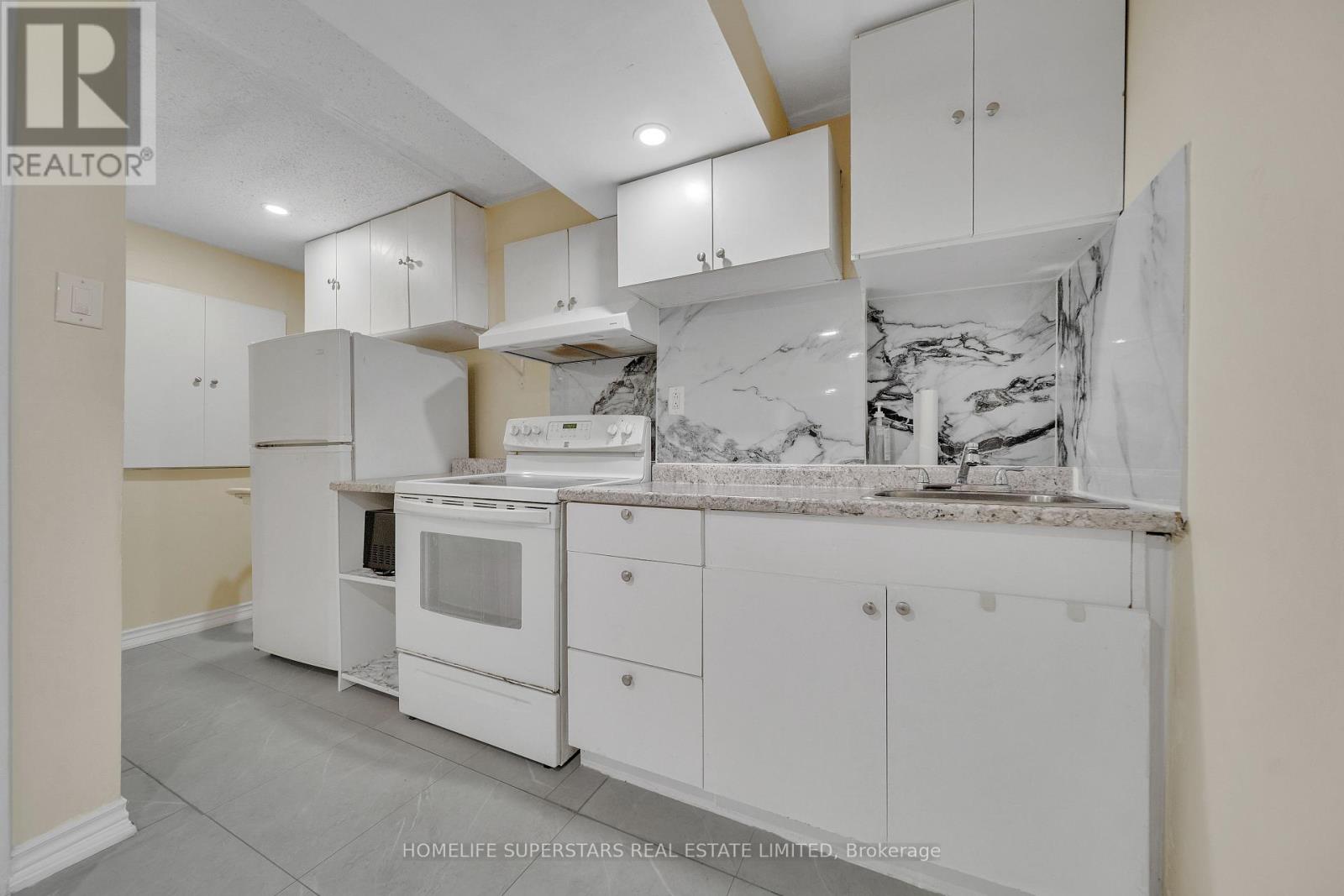 82 Jewel Crescent, Brampton, Ontario  L6R 2P4 - Photo 39 - W12316600
