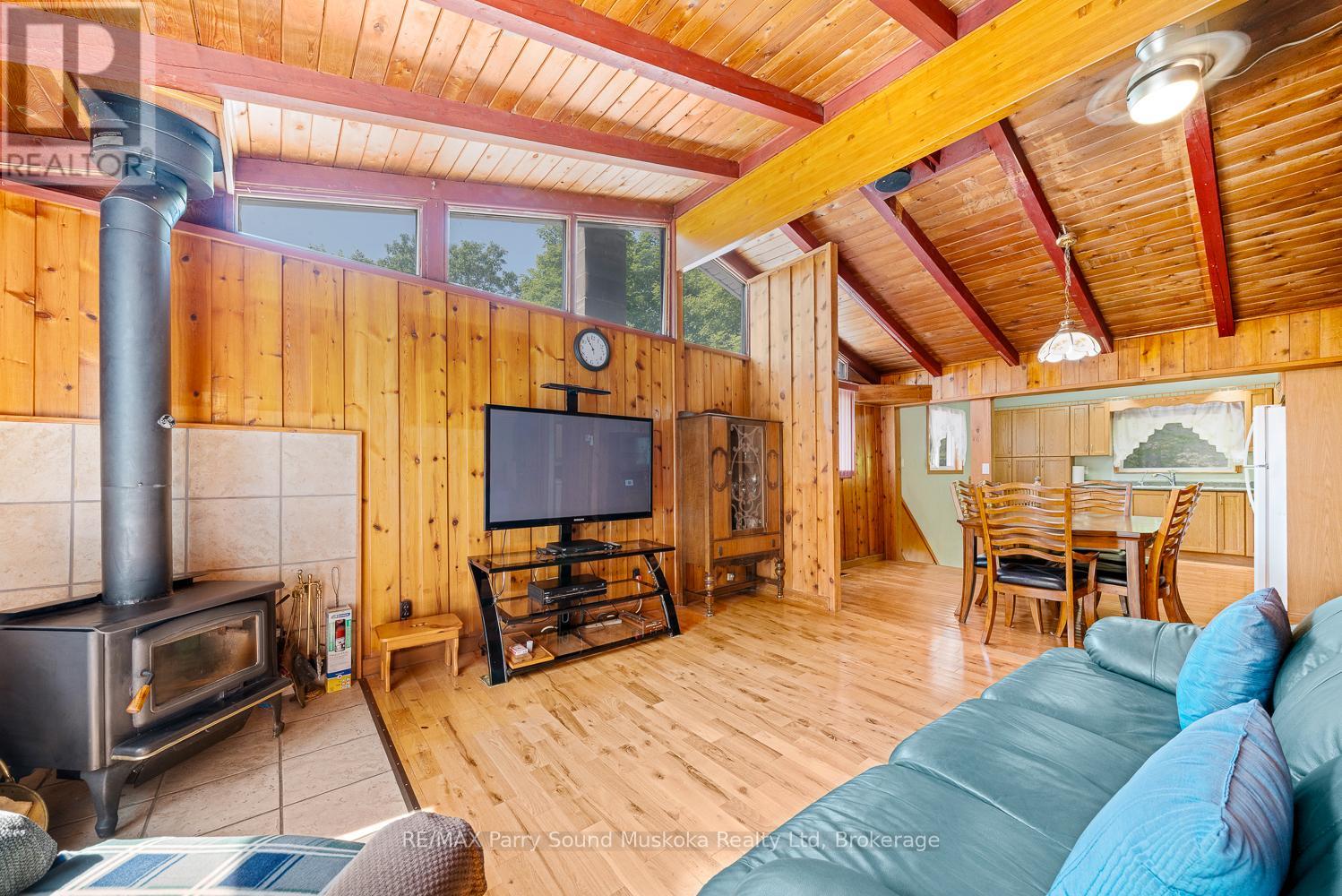 124 Pinewood Road, Mcdougall, Ontario  P2A 2W9 - Photo 10 - X12316640