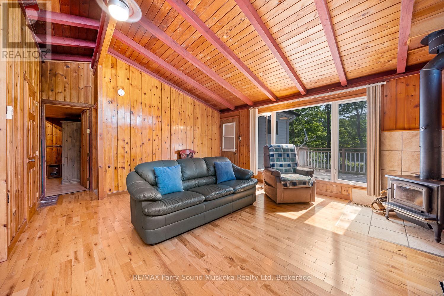 124 Pinewood Road, Mcdougall, Ontario  P2A 2W9 - Photo 14 - X12316640