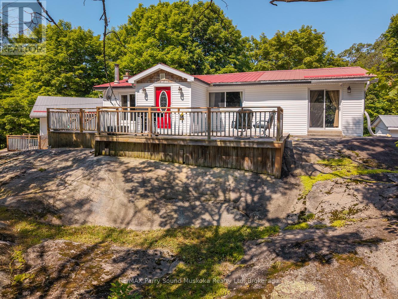 124 Pinewood Road, Mcdougall, Ontario  P2A 2W9 - Photo 2 - X12316640