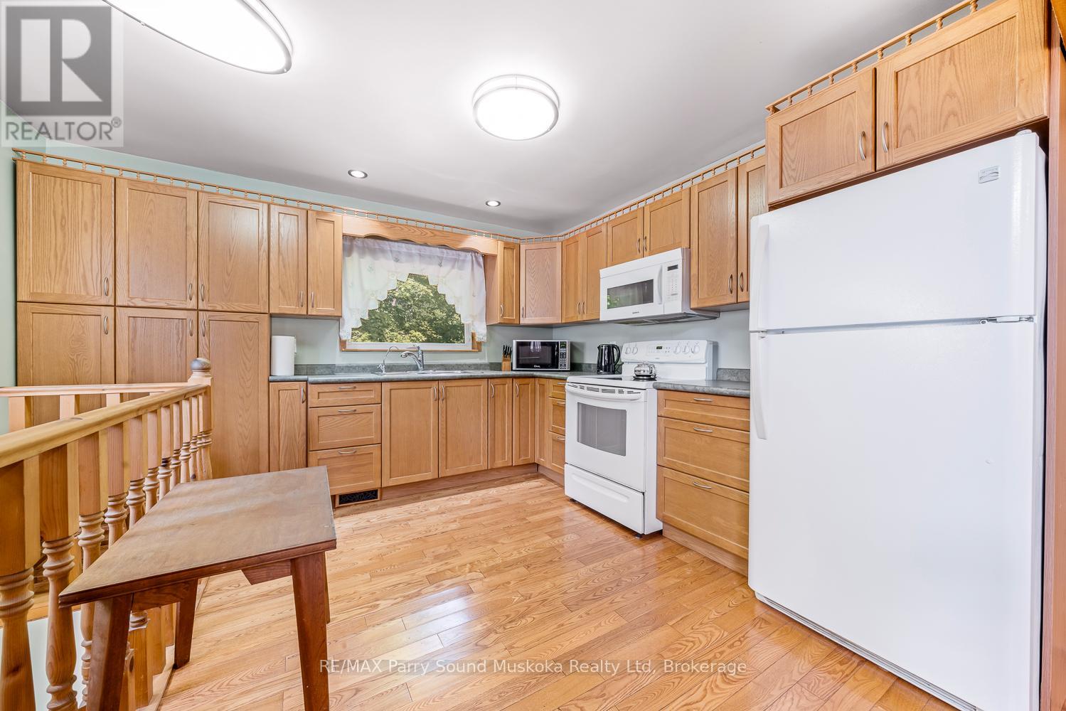 124 Pinewood Road, Mcdougall, Ontario  P2A 2W9 - Photo 21 - X12316640