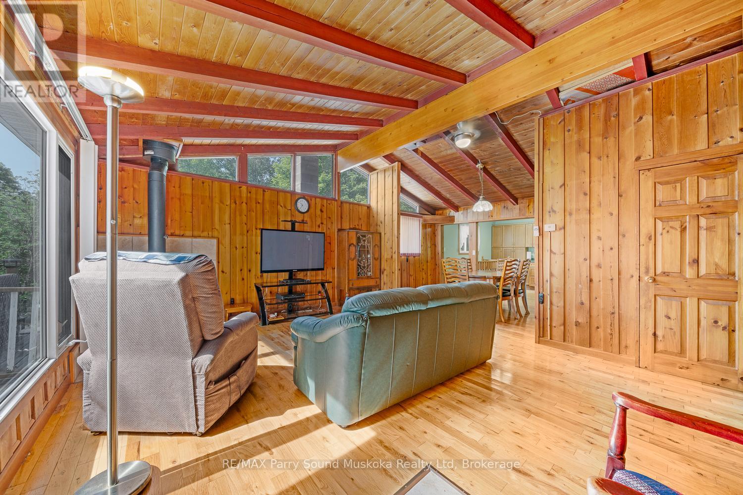 124 Pinewood Road, Mcdougall, Ontario  P2A 2W9 - Photo 8 - X12316640