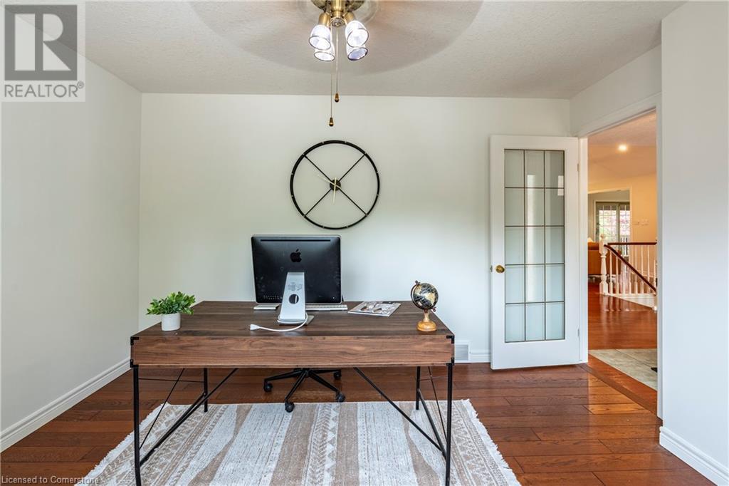 Property at 632 BAYHAMPTON Crescent image 4