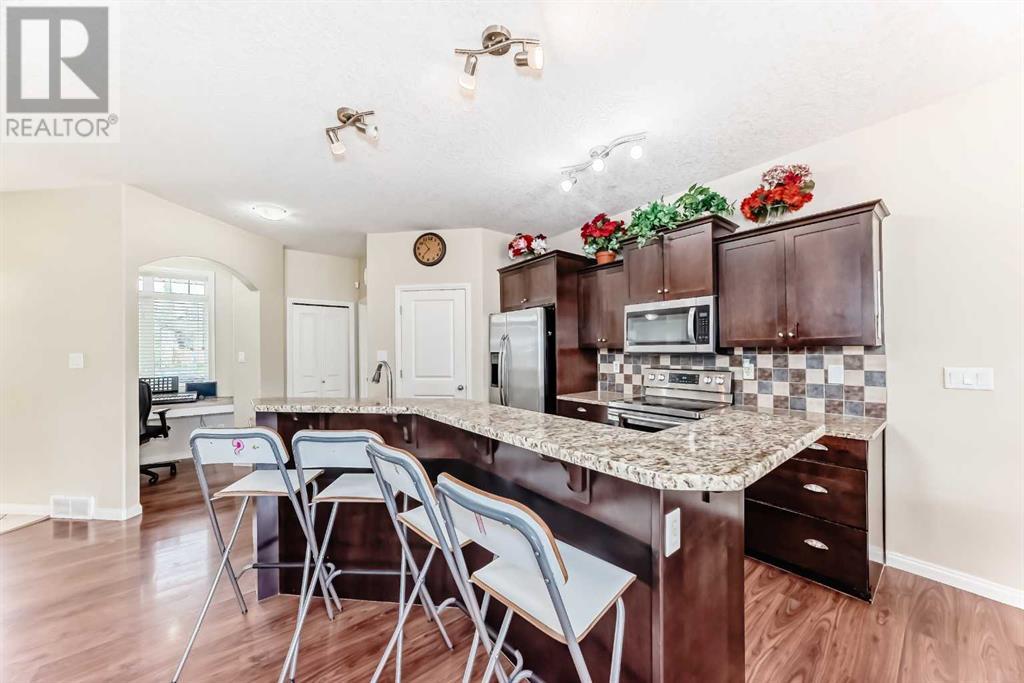 Property at 108 Coalbanks Boulevard W image 5