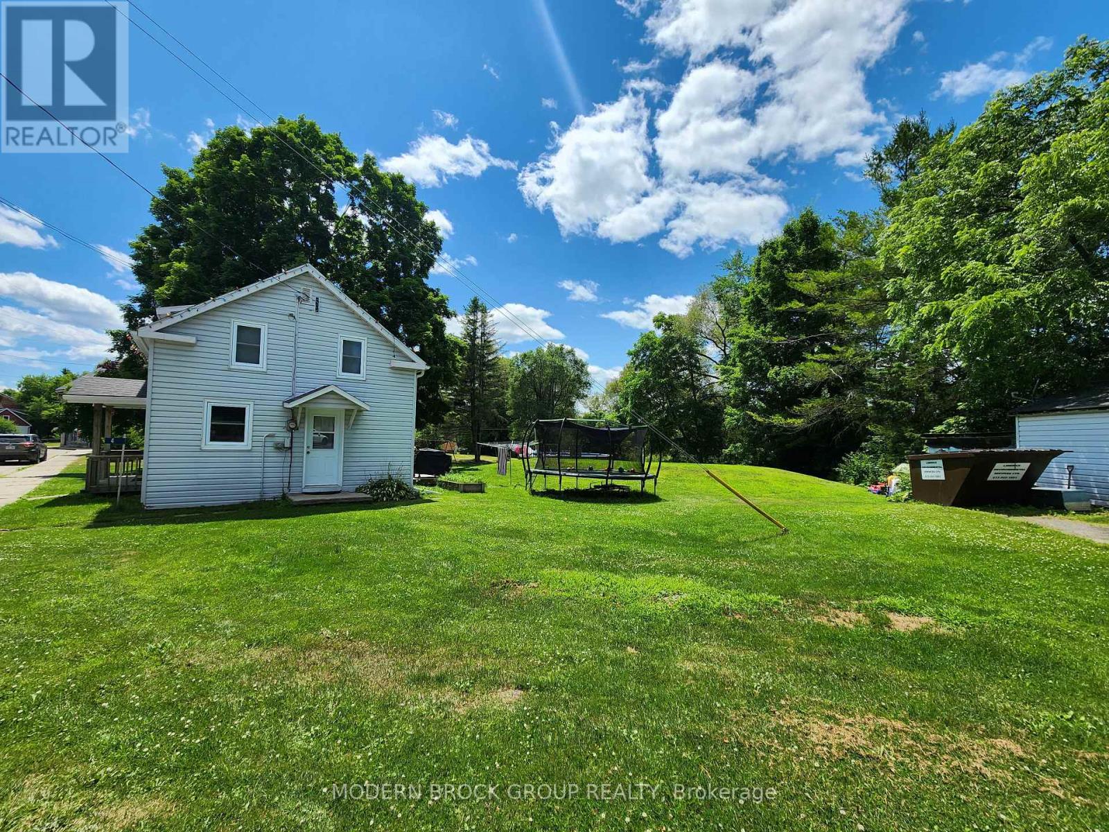 Property at 4 MAIN STREET W image 2
