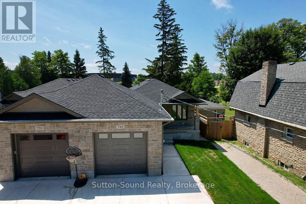 749 15th Street E, Owen Sound, Ontario  N4K 1X5 - Photo 2 - X12316674