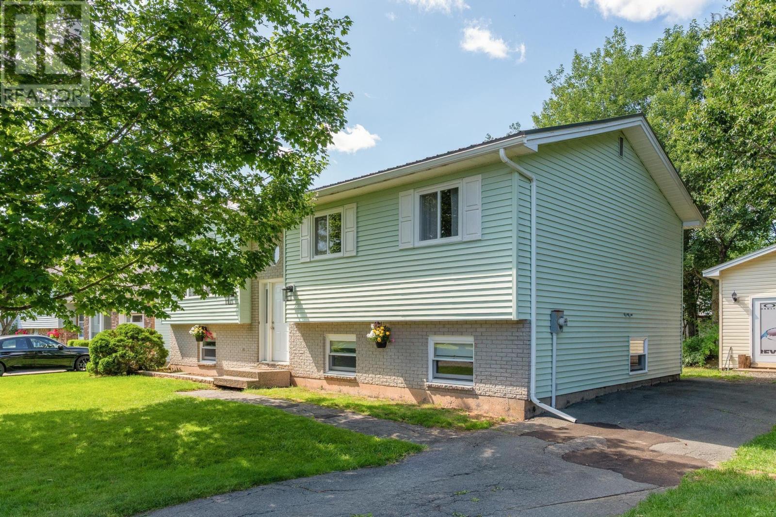 Property at 7 Pulsifer Court image 1