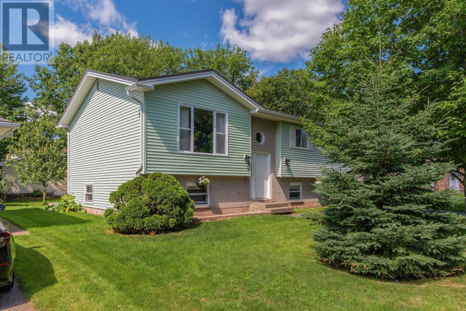Property at 7 Pulsifer Court image 2