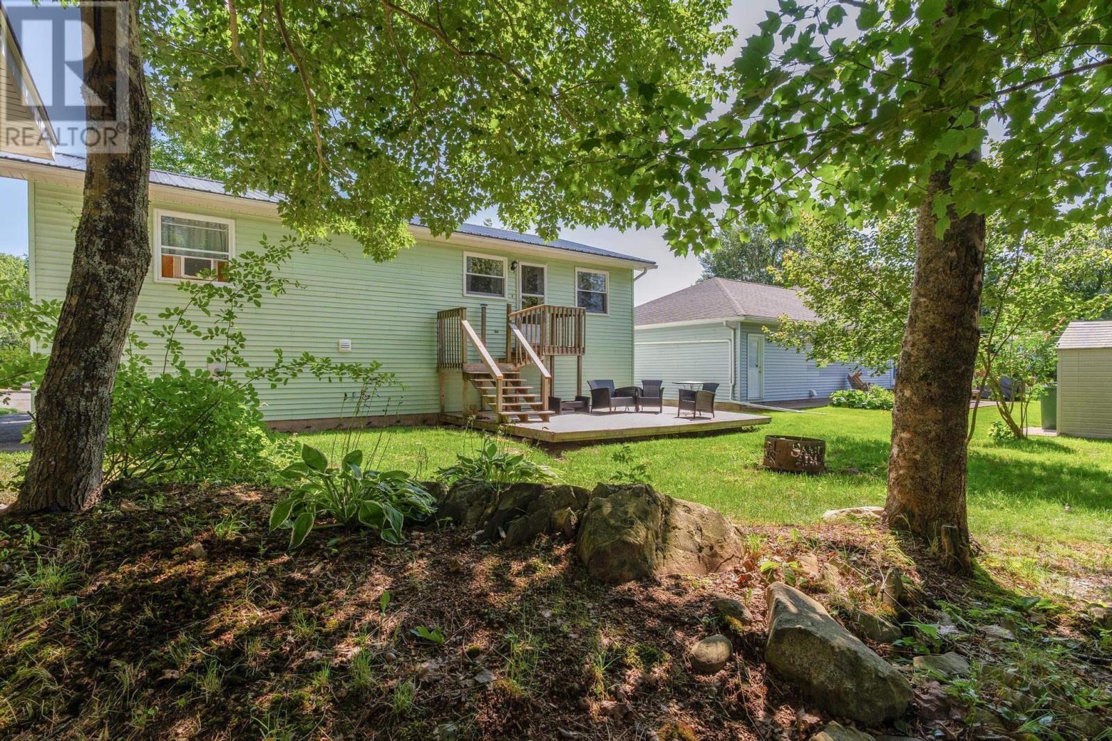 Property at 7 Pulsifer Court image 4