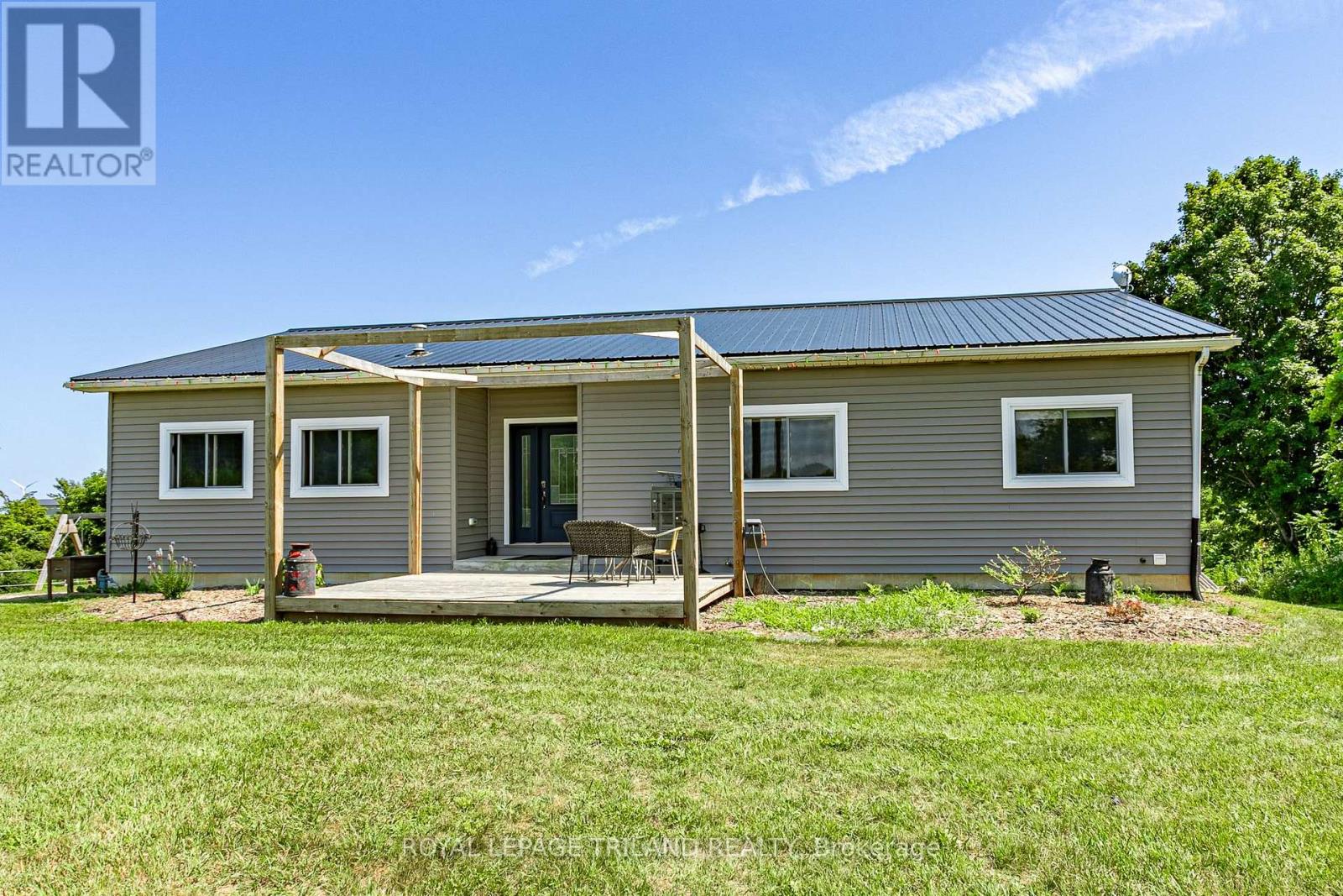 15240 Scott Line, Chatham-Kent, Ontario  N0L 1X0 - Photo 2 - X12316714