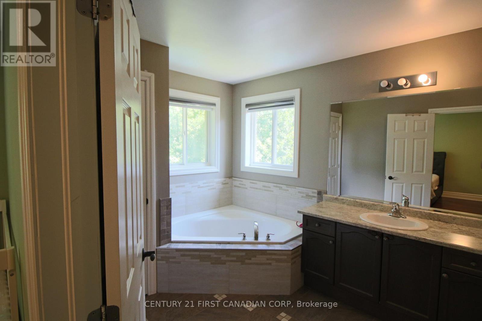 1052 Loft Court, London North, Ontario  N6G 0J9 - Photo 27 - X12316720