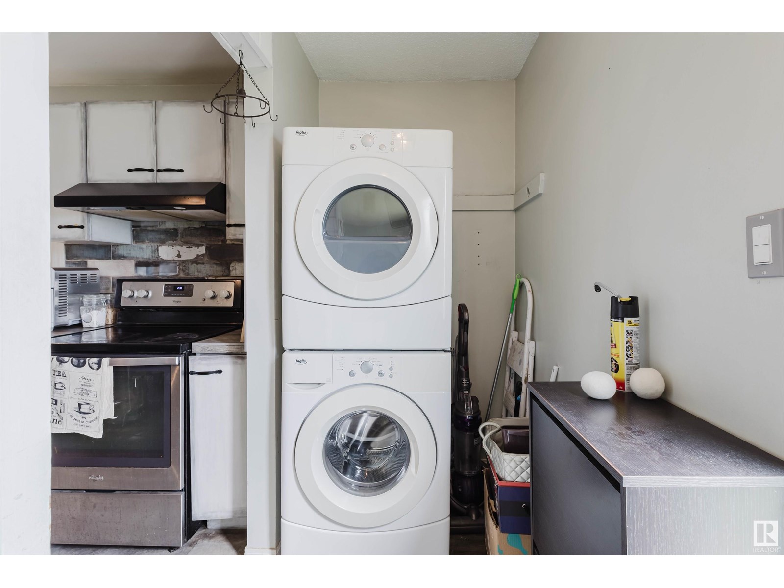 Property at 11452 39 AV NW image 3