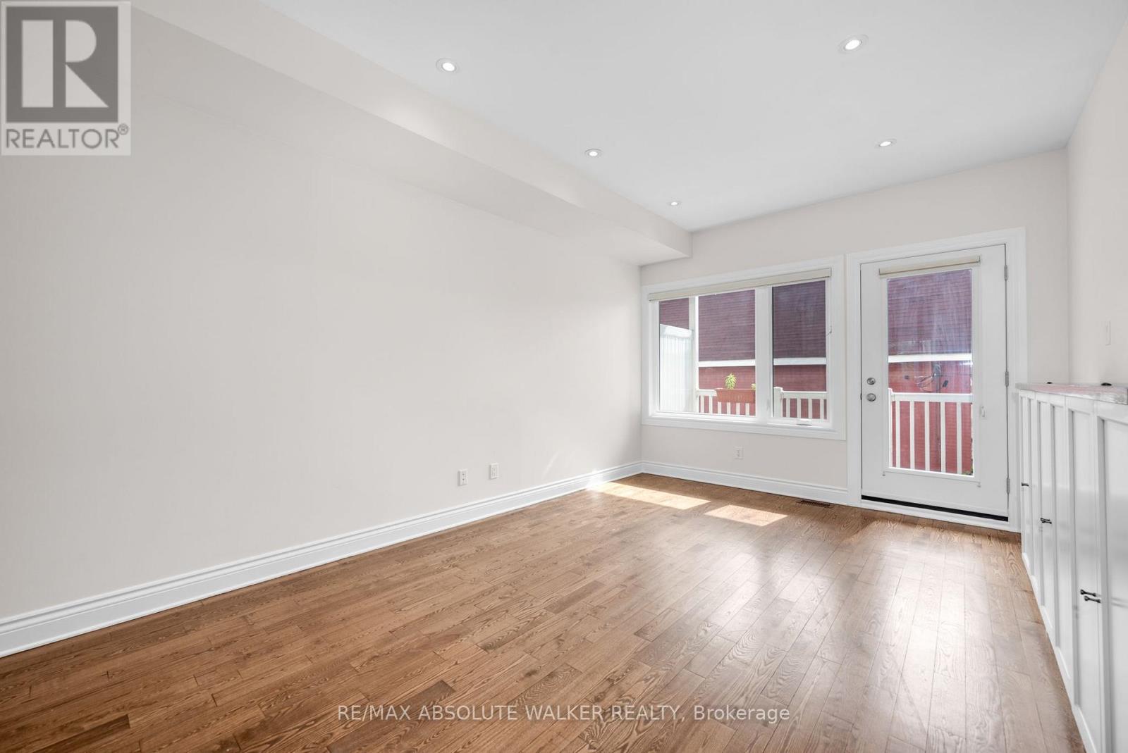 286 Cambridge Street N, Ottawa, Ontario  K1R 0B4 - Photo 8 - X12127596