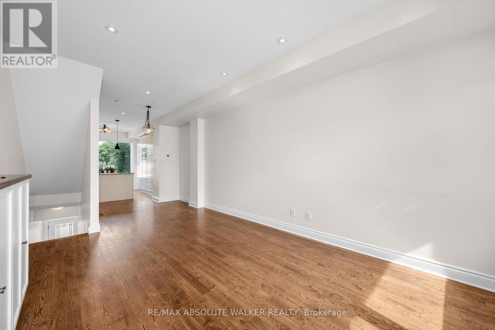 286 Cambridge Street N, Ottawa, Ontario  K1R 0B4 - Photo 9 - X12127596