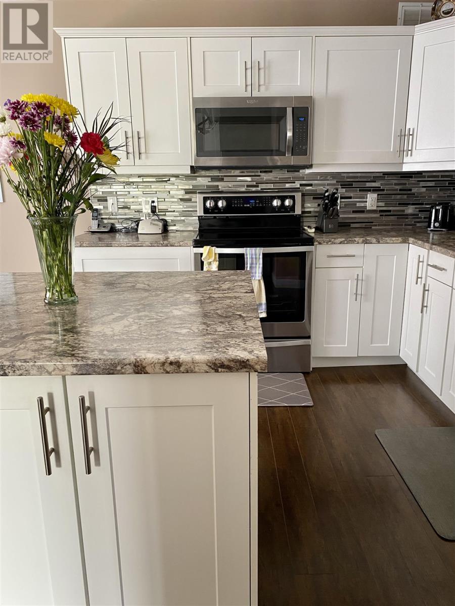Property at 1119 Frederica Street W image 3