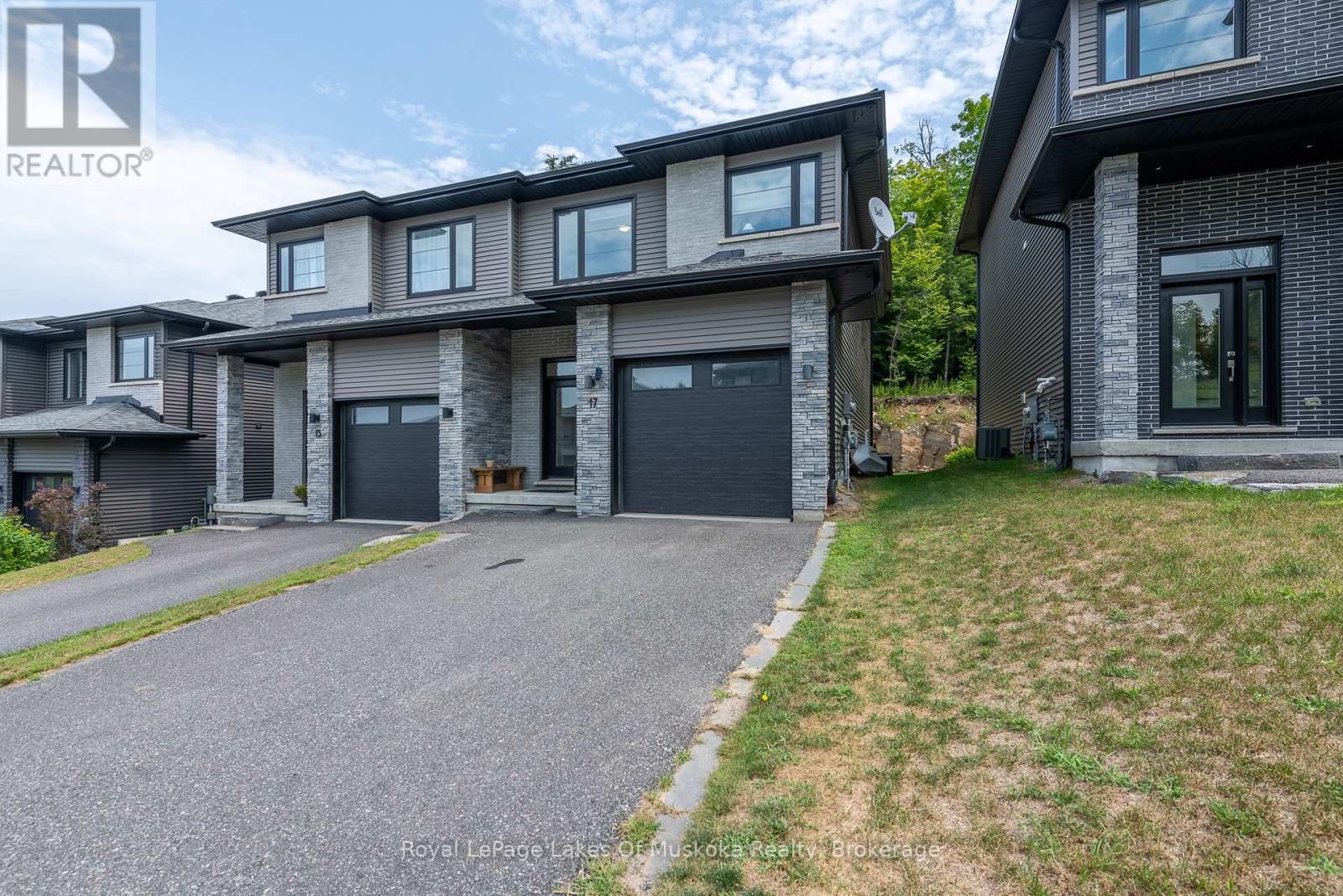 8 - 17 Cascade Lane, Huntsville, Ontario  P1H 1Y3 - Photo 1 - X12316706