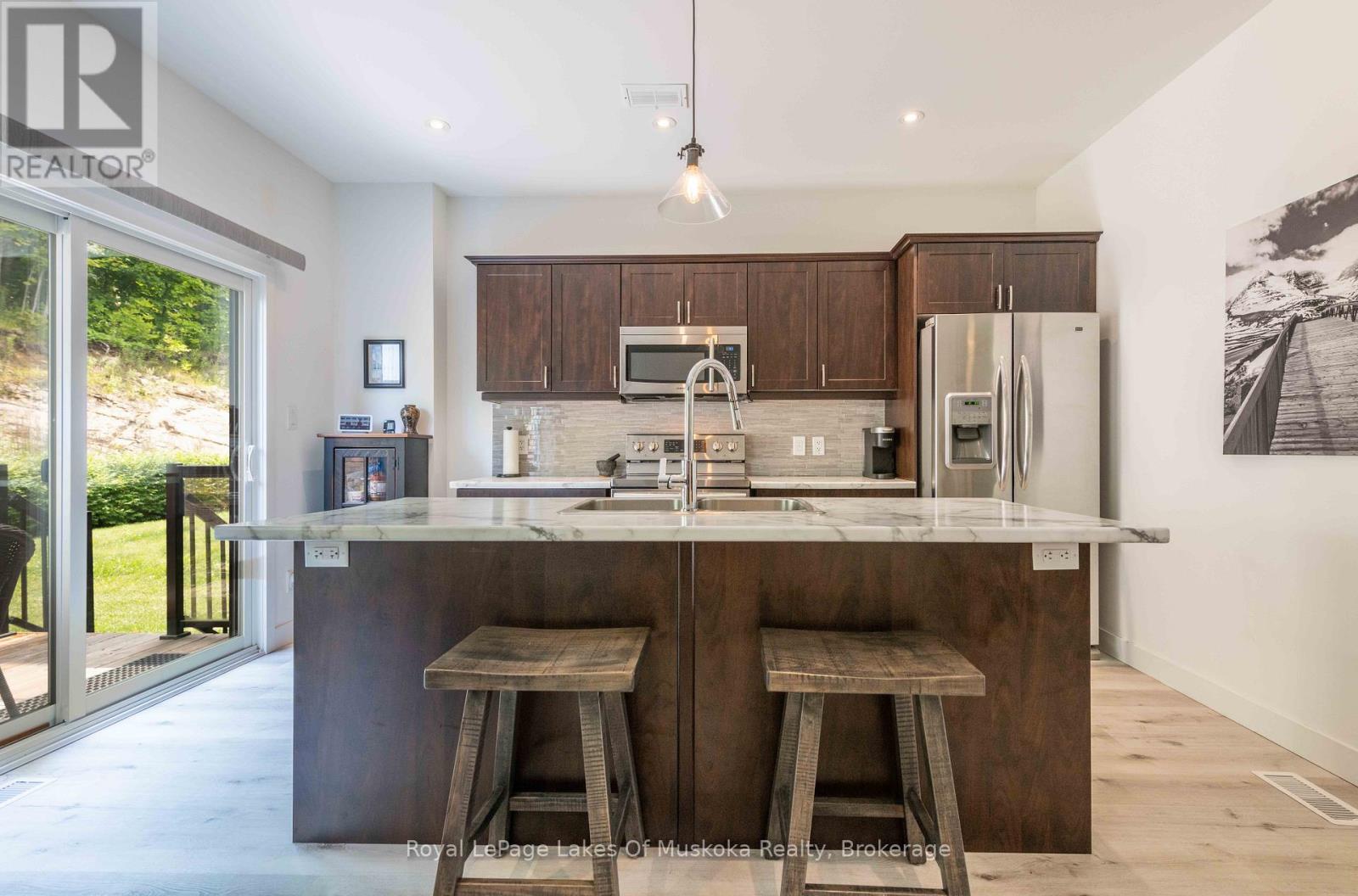 8 - 17 Cascade Lane, Huntsville, Ontario  P1H 1Y3 - Photo 10 - X12316706