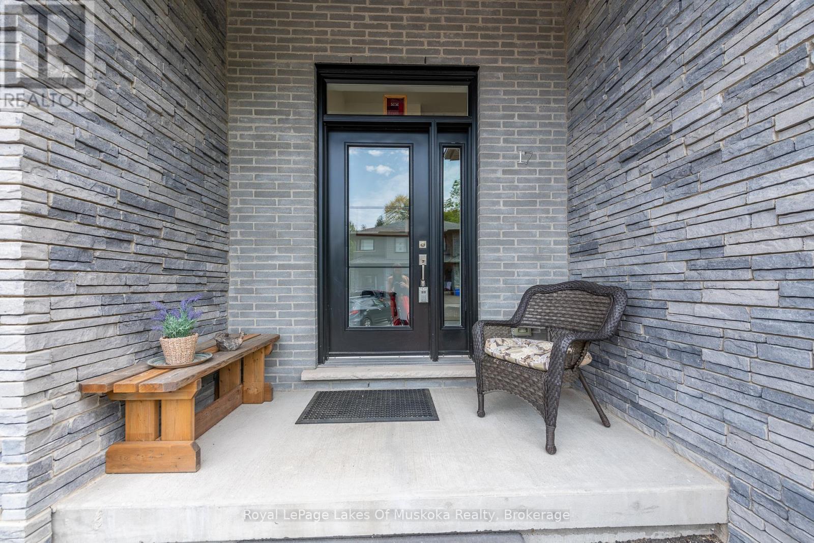 8 - 17 Cascade Lane, Huntsville, Ontario  P1H 1Y3 - Photo 2 - X12316706