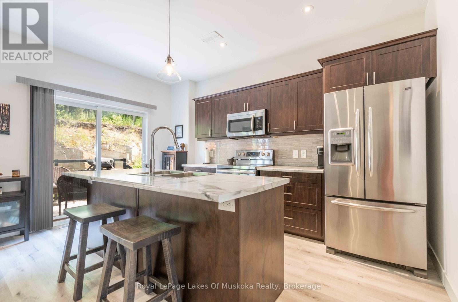 8 - 17 Cascade Lane, Huntsville, Ontario  P1H 1Y3 - Photo 8 - X12316706