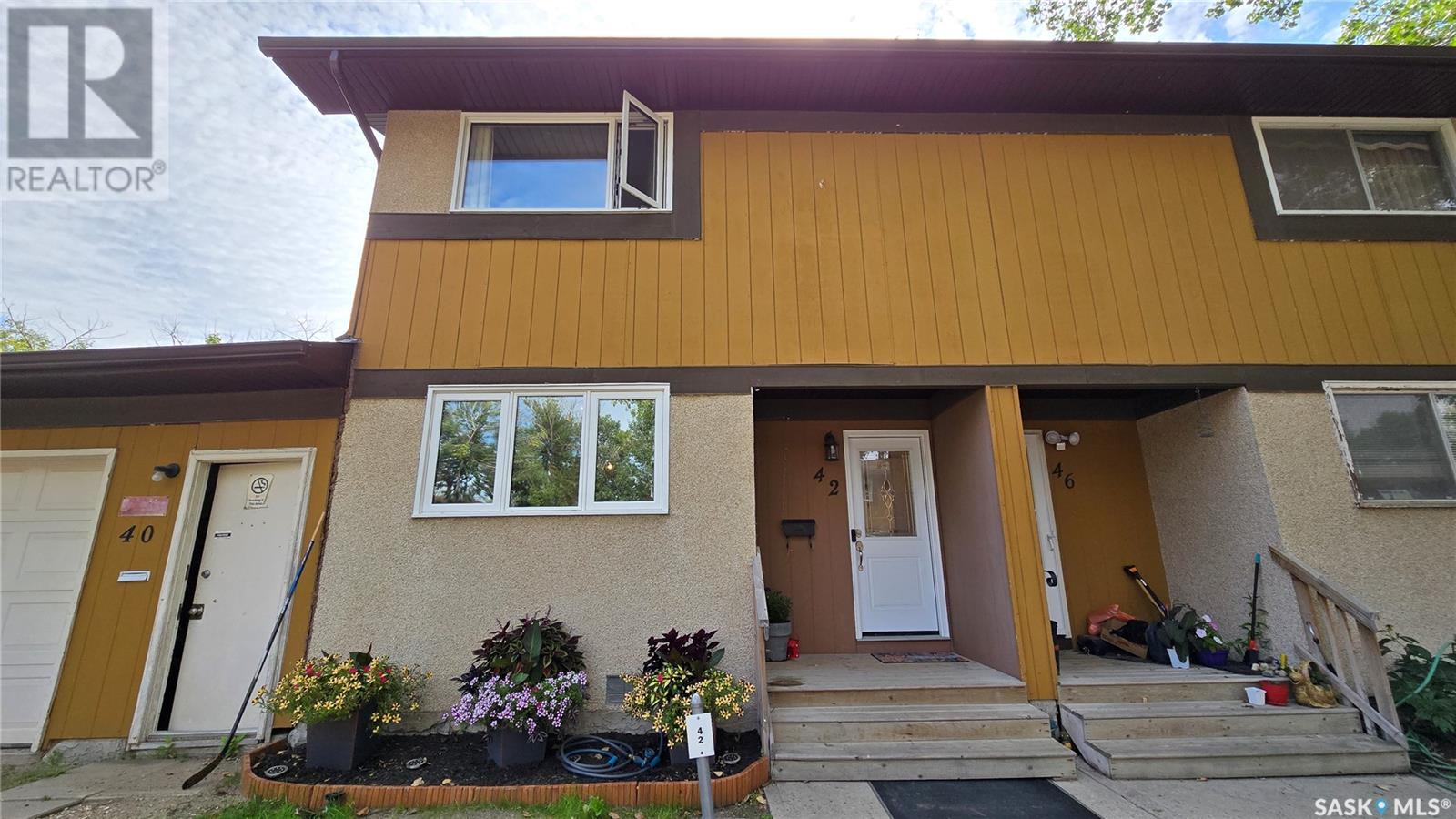 Property at 42 Mackenzie MEWS image 2