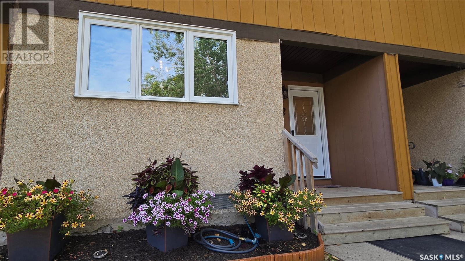 Property at 42 Mackenzie MEWS image 3