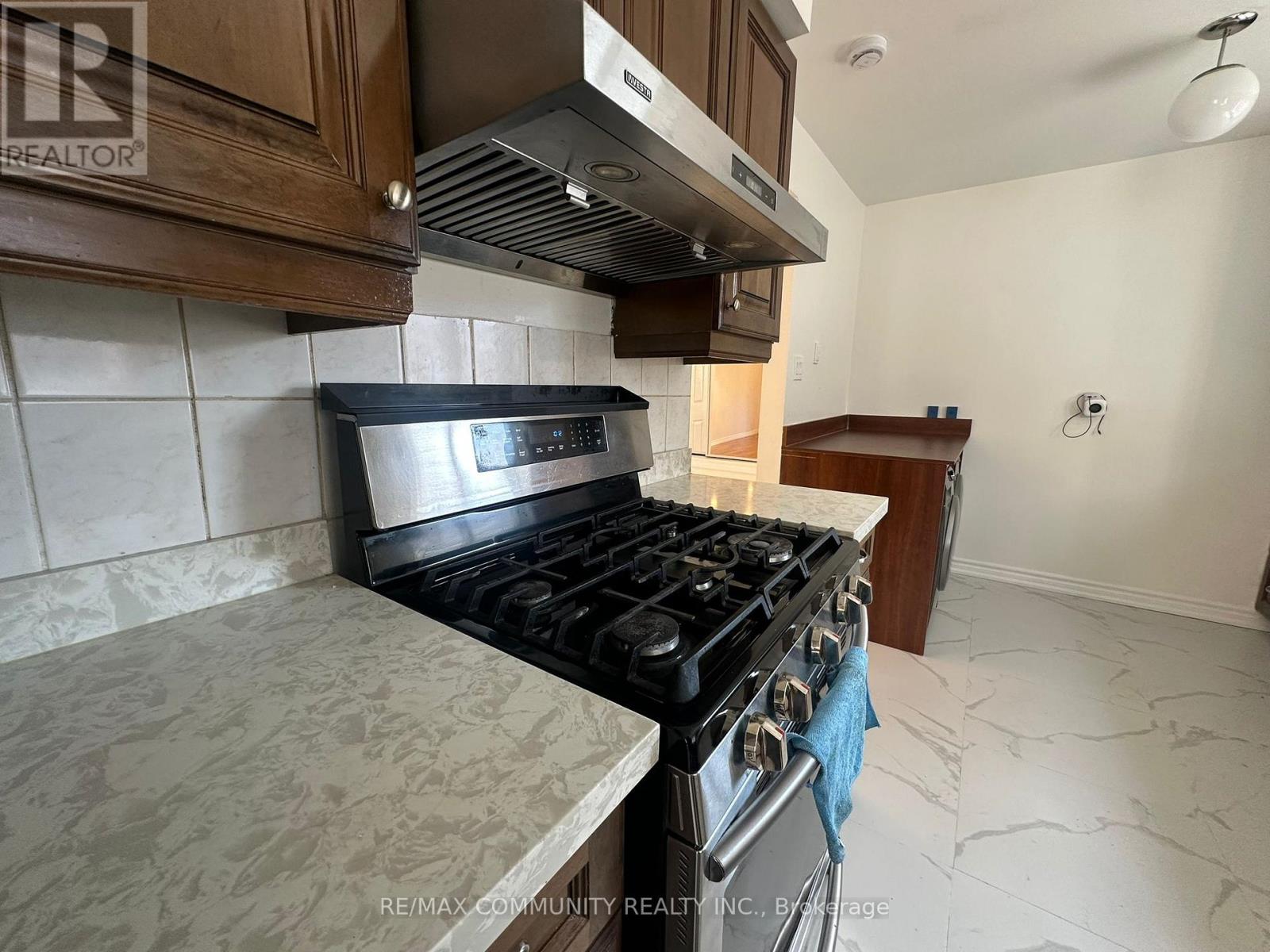 62 Montezuma Trail, Toronto, Ontario  M1V 1H8 - Photo 4 - E12316723