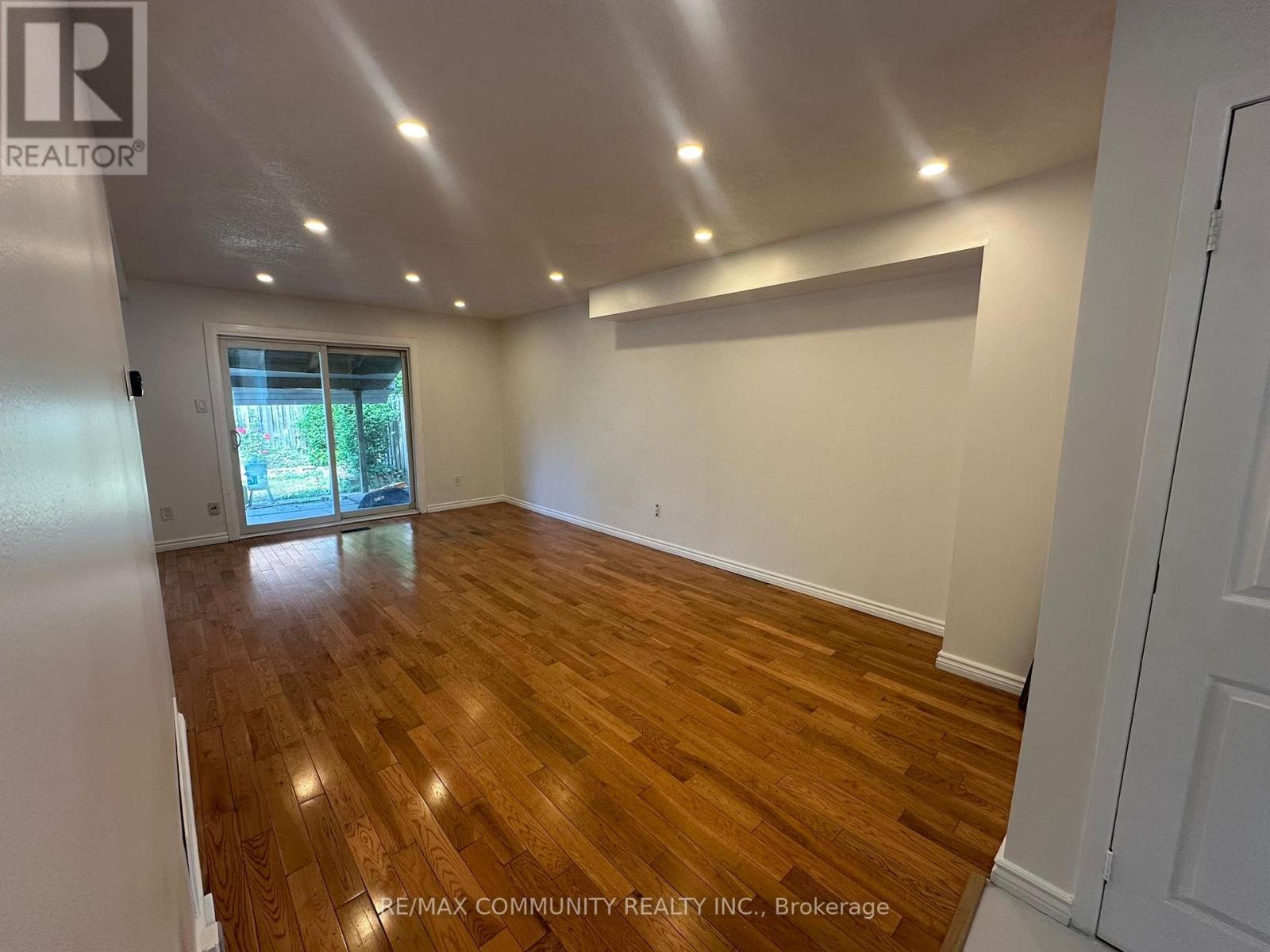 62 Montezuma Trail, Toronto, Ontario  M1V 1H8 - Photo 5 - E12316723