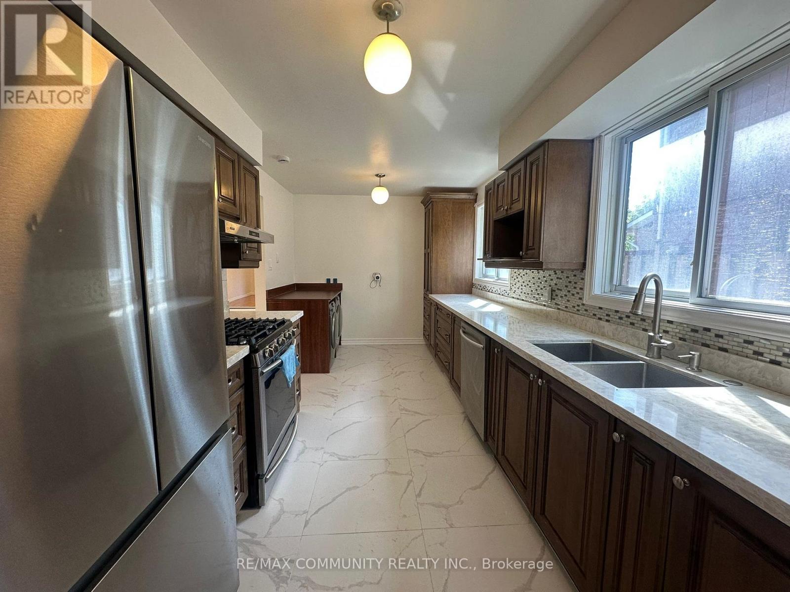 62 Montezuma Trail, Toronto, Ontario  M1V 1H8 - Photo 6 - E12316723