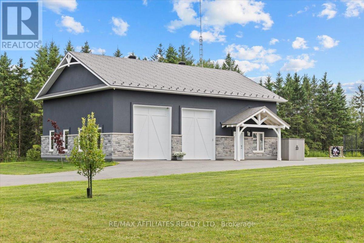 2440 Emmett Road, Ottawa, Ontario  K4C 1S1 - Photo 4 - X12316773