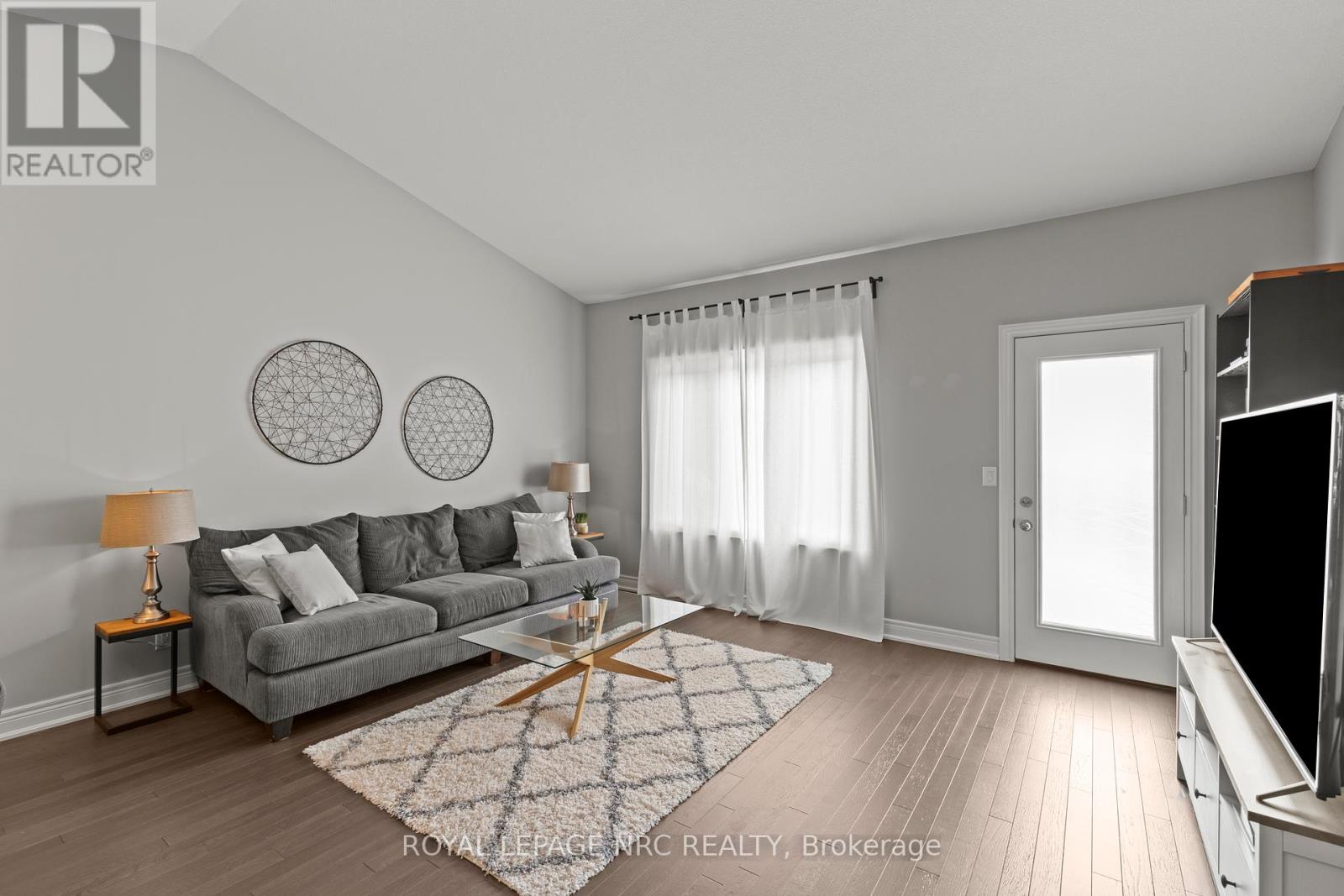 30 Blossom Common, St. Catharines, Ontario  L2M 0B3 - Photo 12 - X12316793