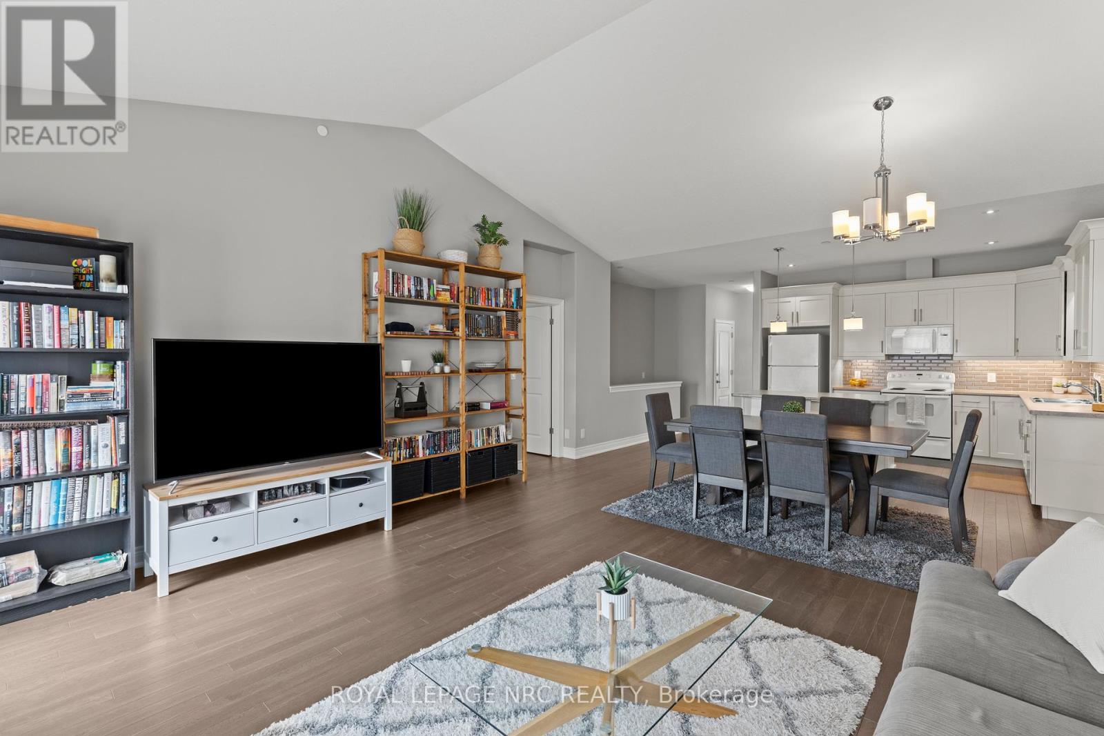 30 Blossom Common, St. Catharines, Ontario  L2M 0B3 - Photo 13 - X12316793