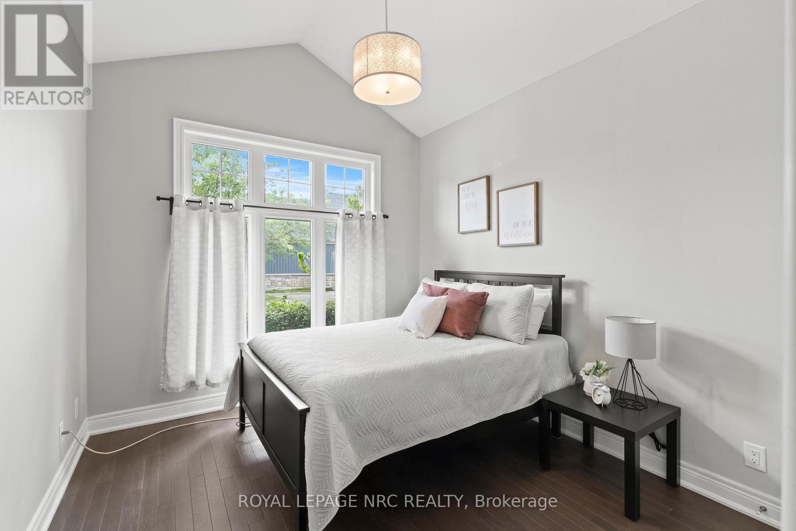 30 Blossom Common, St. Catharines, Ontario  L2M 0B3 - Photo 18 - X12316793