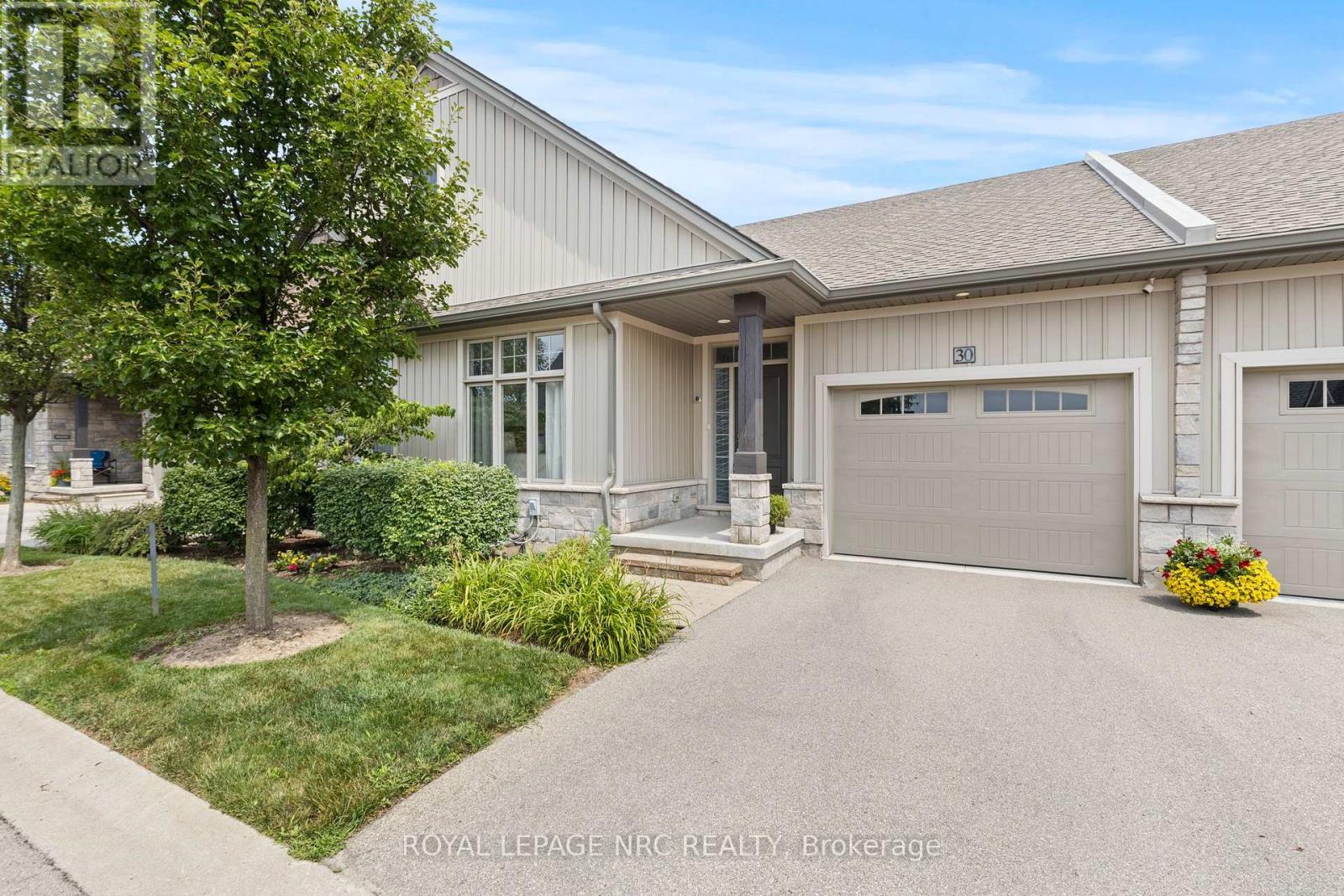 30 Blossom Common, St. Catharines, Ontario  L2M 0B3 - Photo 2 - X12316793