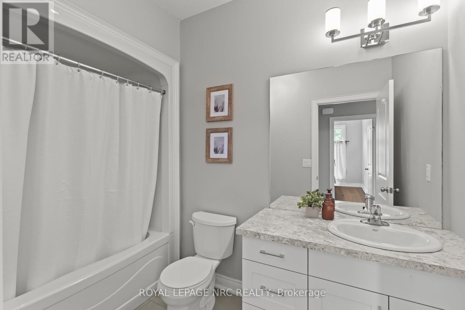 30 Blossom Common, St. Catharines, Ontario  L2M 0B3 - Photo 20 - X12316793