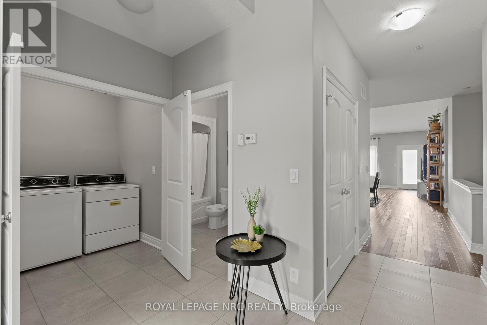 30 Blossom Common, St. Catharines, Ontario  L2M 0B3 - Photo 22 - X12316793