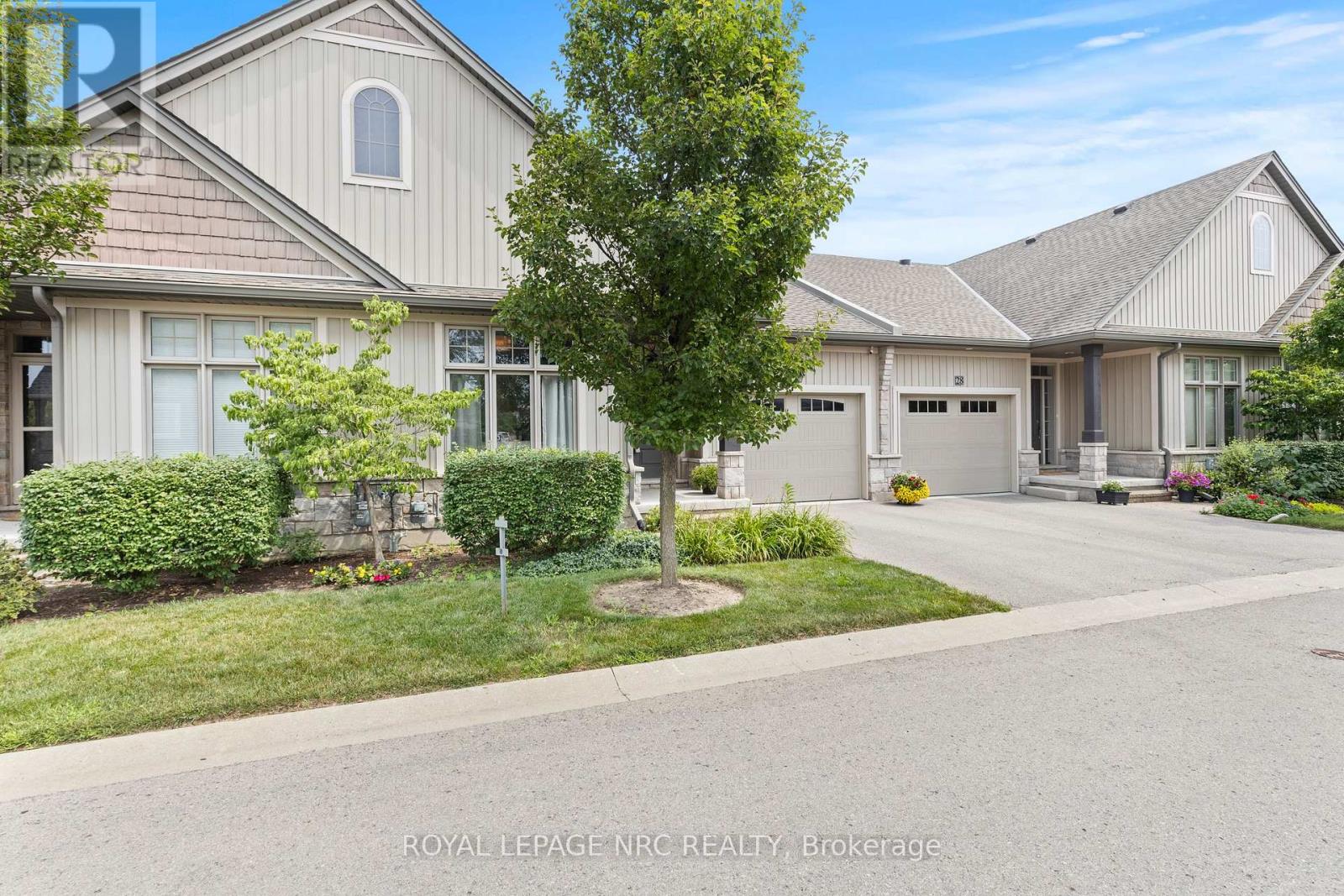 30 Blossom Common, St. Catharines, Ontario  L2M 0B3 - Photo 3 - X12316793