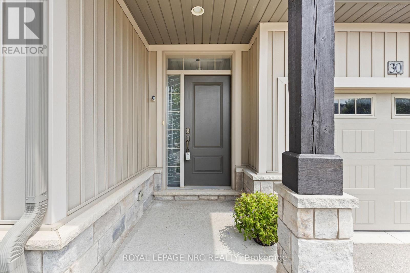30 Blossom Common, St. Catharines, Ontario  L2M 0B3 - Photo 4 - X12316793