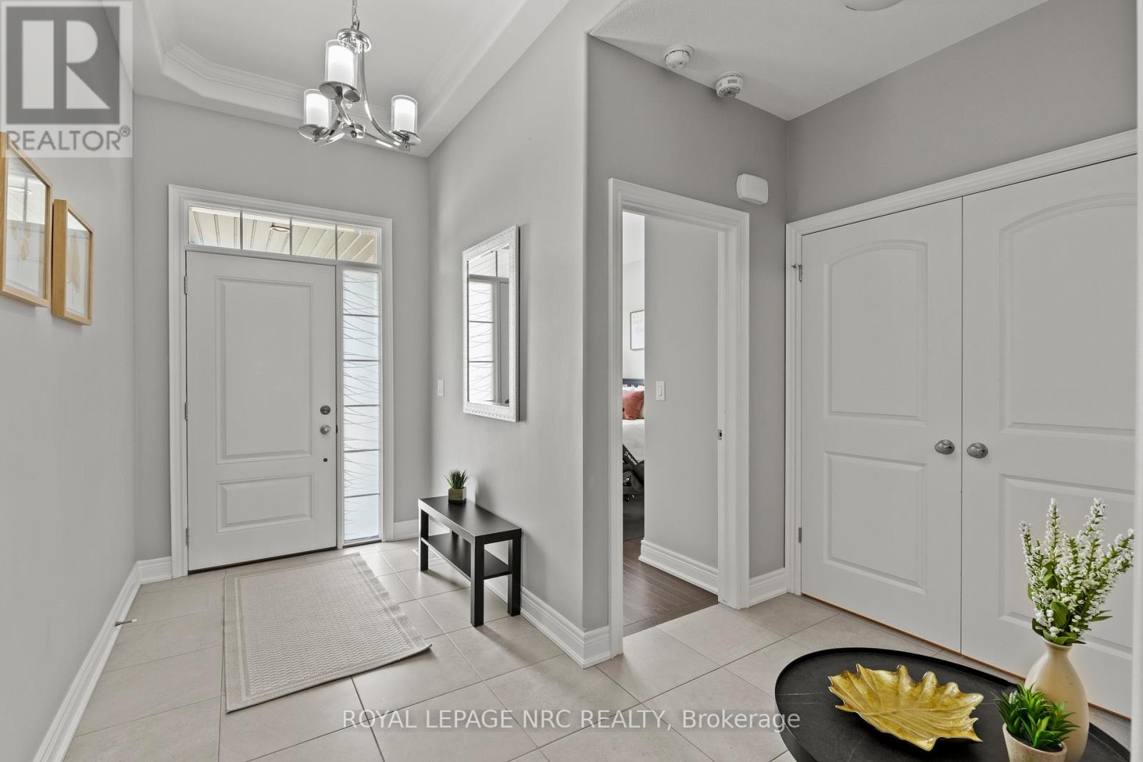 30 Blossom Common, St. Catharines, Ontario  L2M 0B3 - Photo 5 - X12316793