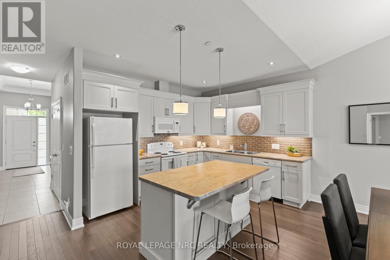 30 Blossom Common, St. Catharines, Ontario  L2M 0B3 - Photo 6 - X12316793