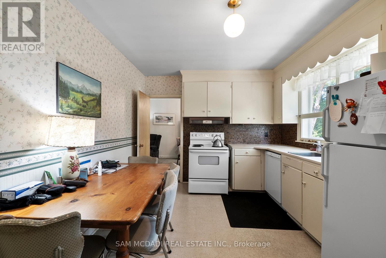 1491 Woodeden Drive, Mississauga, Ontario  L5H 2V1 - Photo 10 - W12316747
