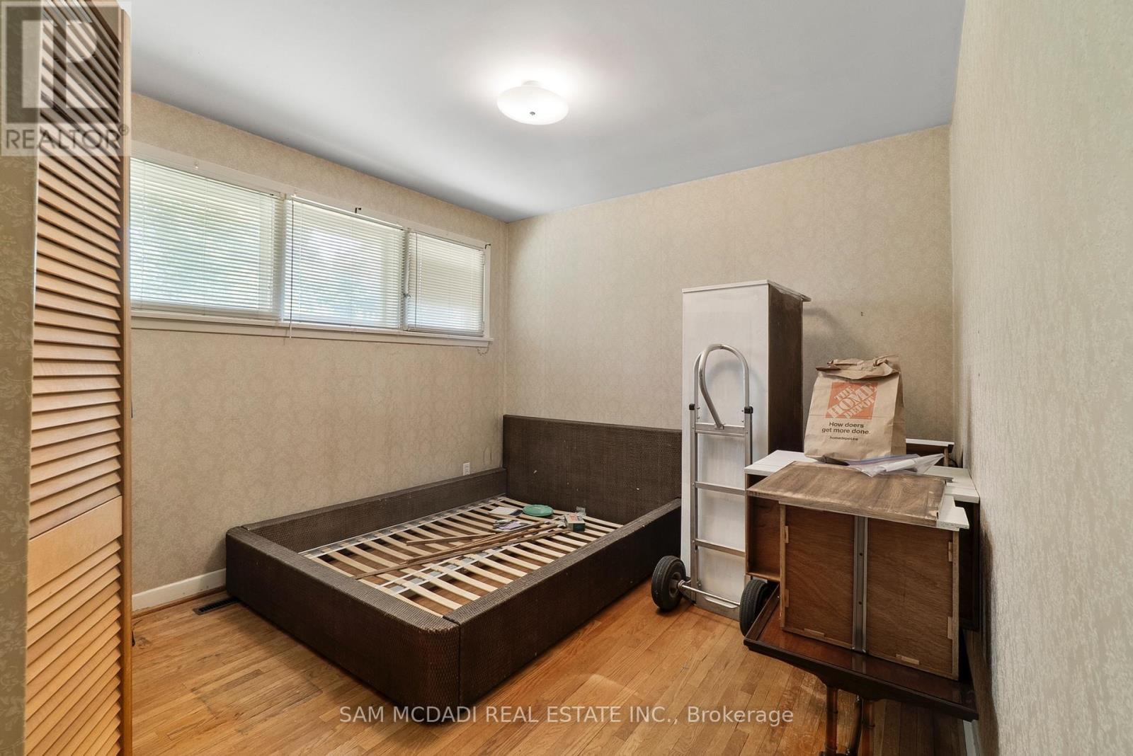 1491 Woodeden Drive, Mississauga, Ontario  L5H 2V1 - Photo 13 - W12316747