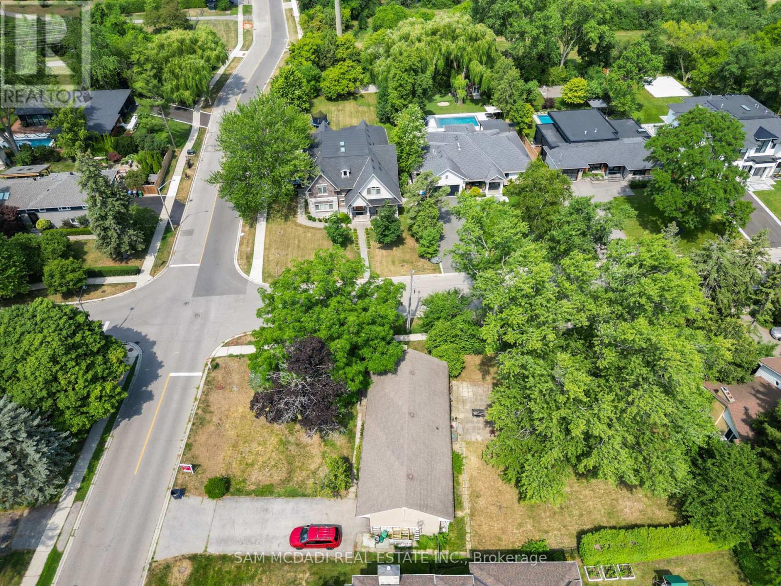 1491 Woodeden Drive, Mississauga, Ontario  L5H 2V1 - Photo 29 - W12316747