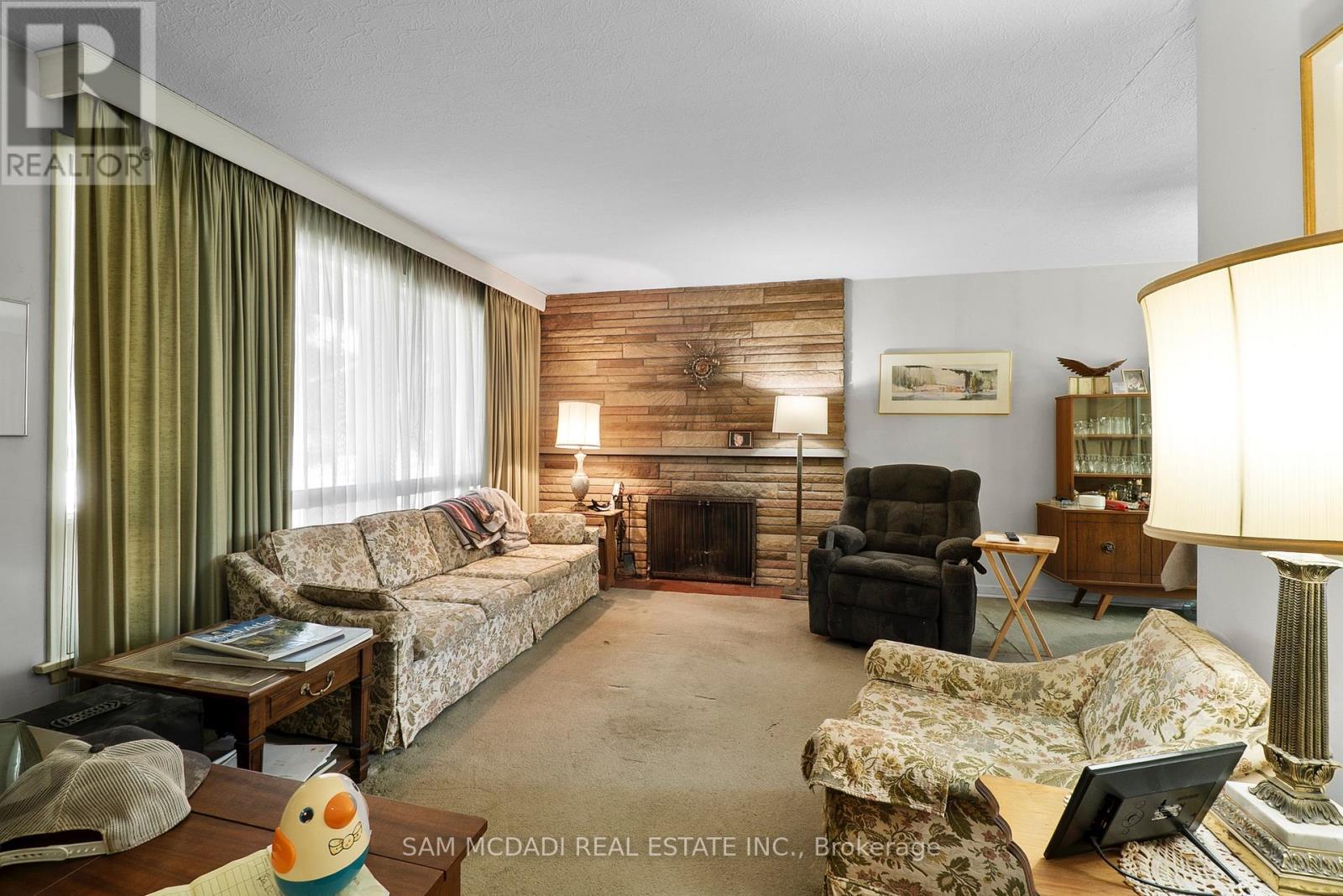 1491 Woodeden Drive, Mississauga, Ontario  L5H 2V1 - Photo 6 - W12316747